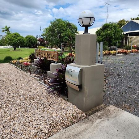 Brom Cottage Mooloolah Esterno foto